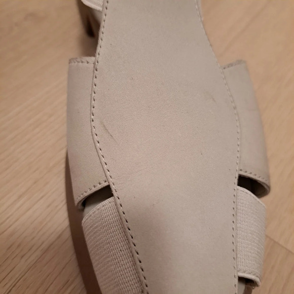Mootsies Tootsies Suede Leather Cream Stretch Elastic Cute Sandal Shoe Size 8.5m - Picture 9 of 9
